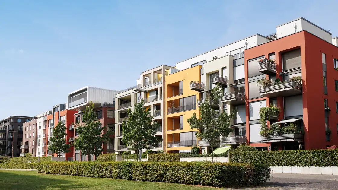 Ein Gebäudekomplex an der Schinkelstraße in Düsseldorf
