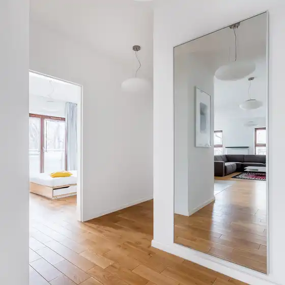 Innenansicht einer Wohnung mit Parkettboden