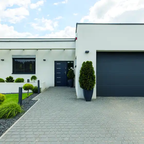 Modernes Einfamilienhaus mit Garage