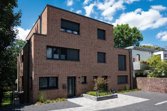 Zwei moderne Neubau-Doppelhaushälften