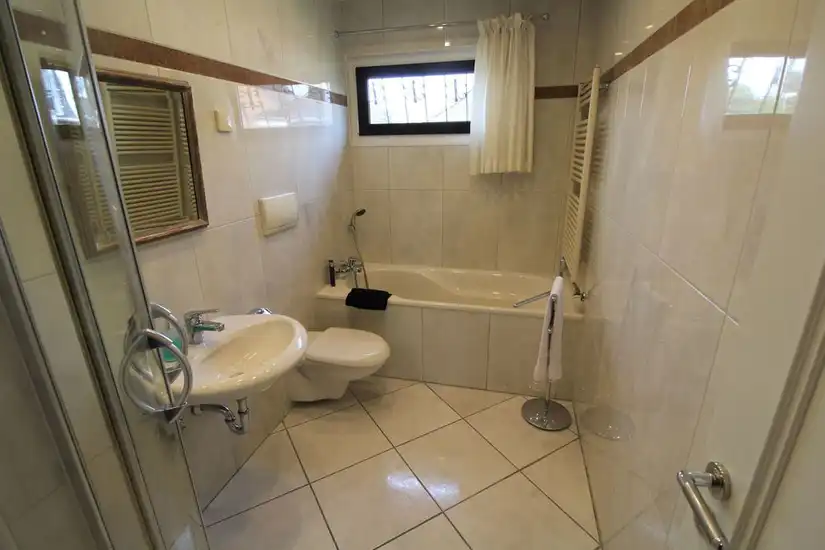 Badezimmer EG