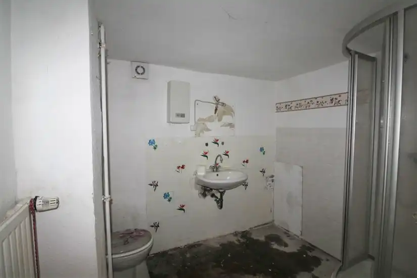 Duschbadezimmer (EG Anbau)