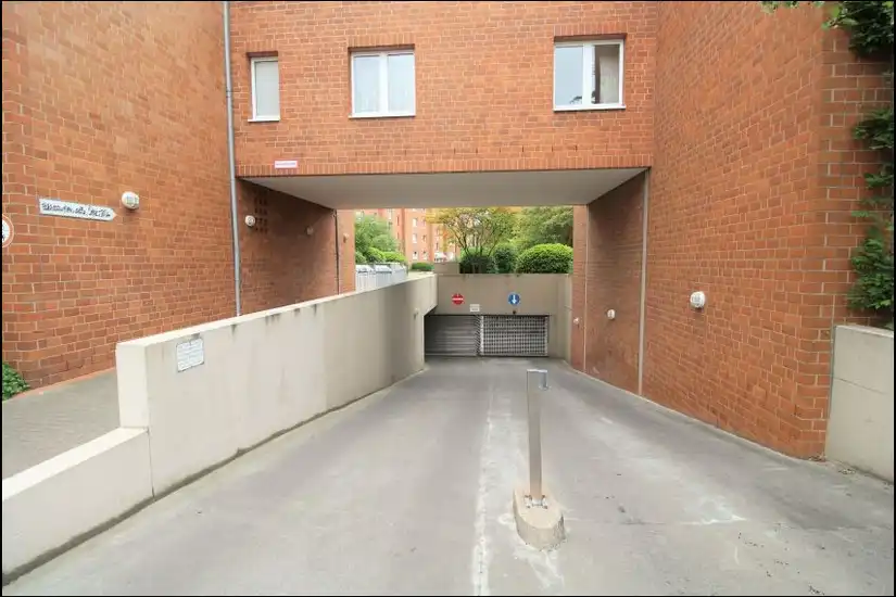 Tiefgaragenzufahrt