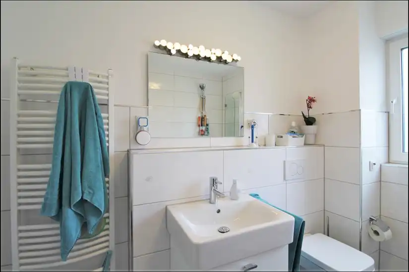 Wannenbadezimmer